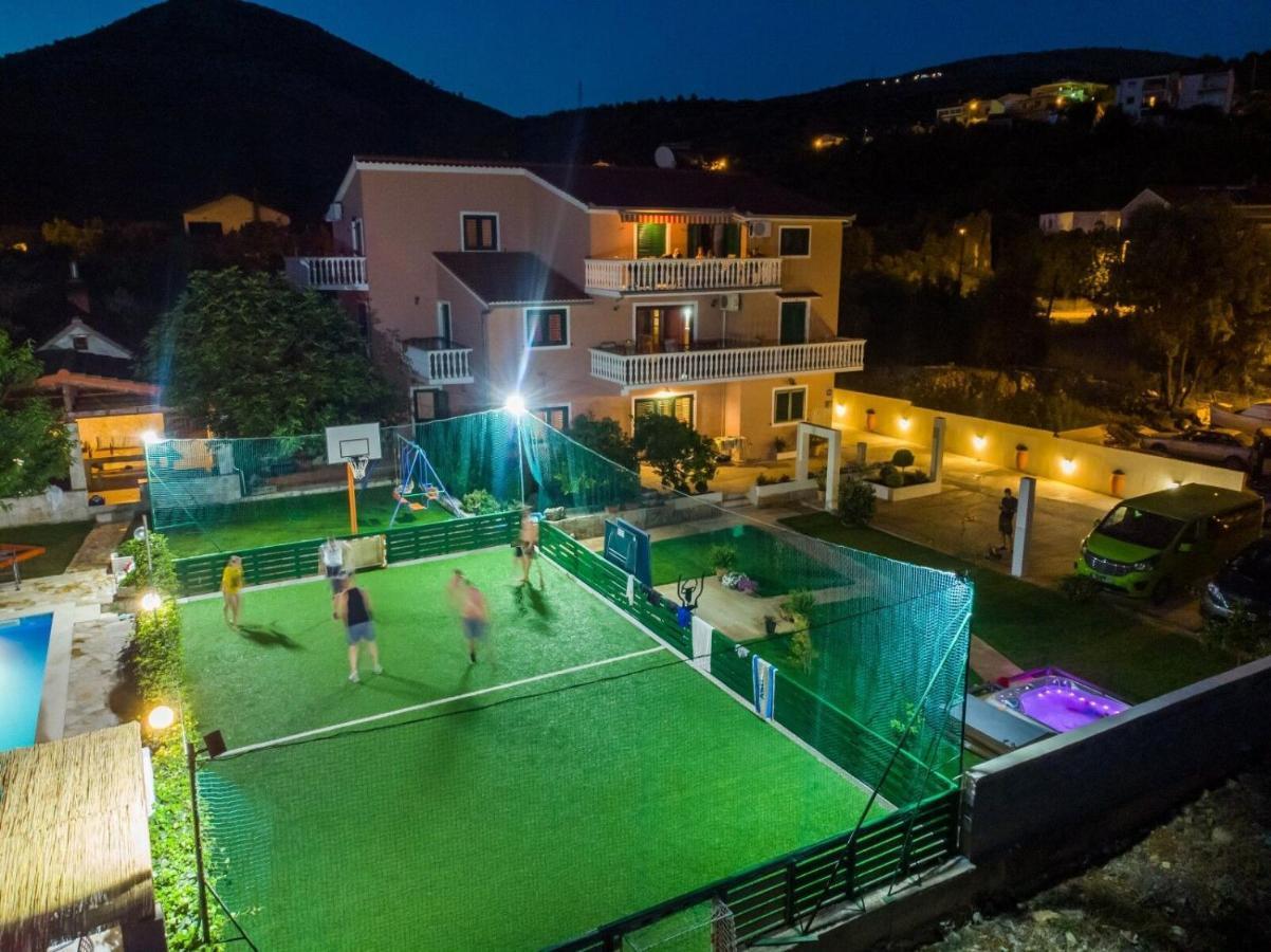 Apartments Mirko Seget Vranjica Bagian luar foto