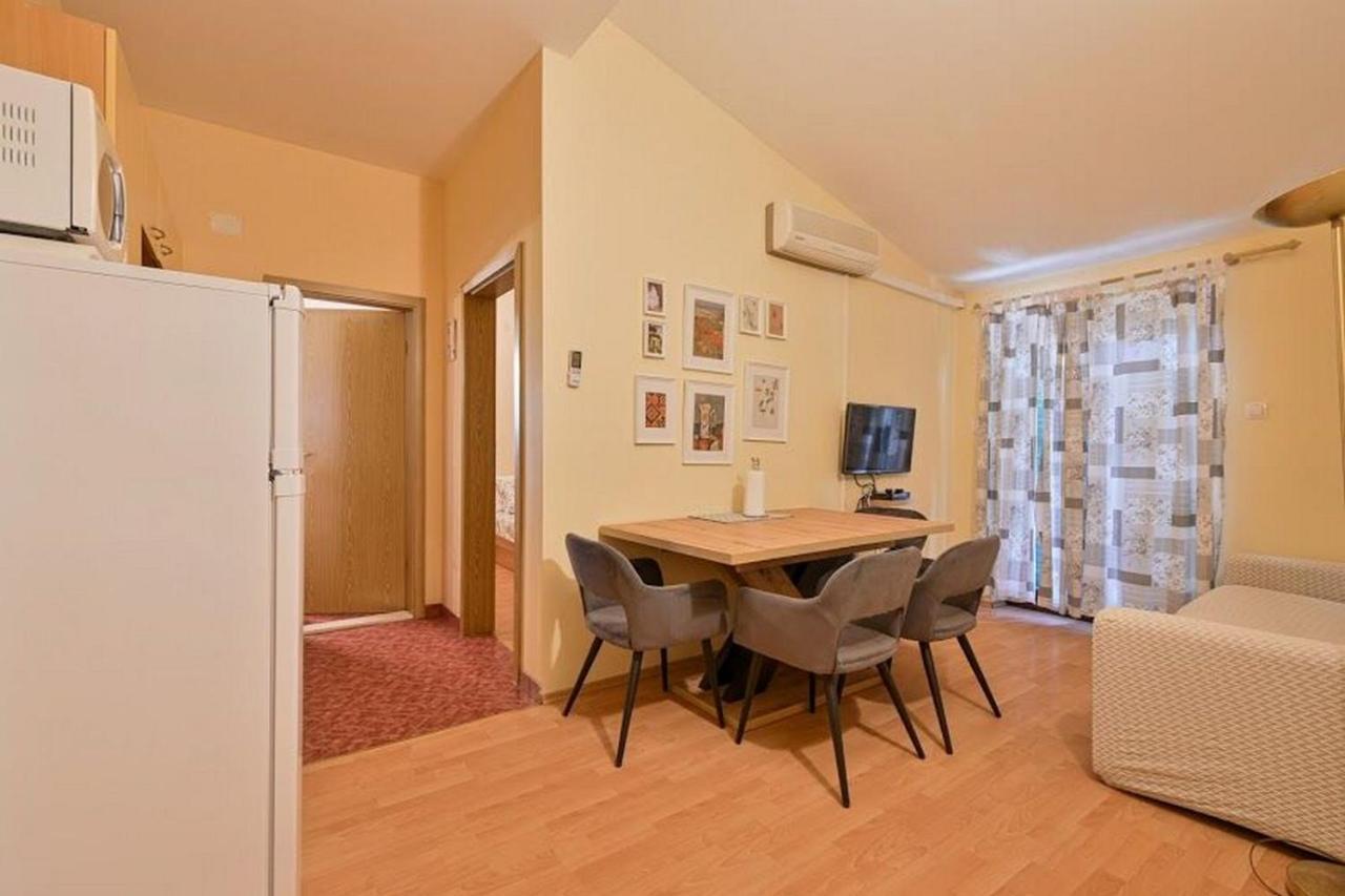 Apartments Mirko Seget Vranjica Bagian luar foto