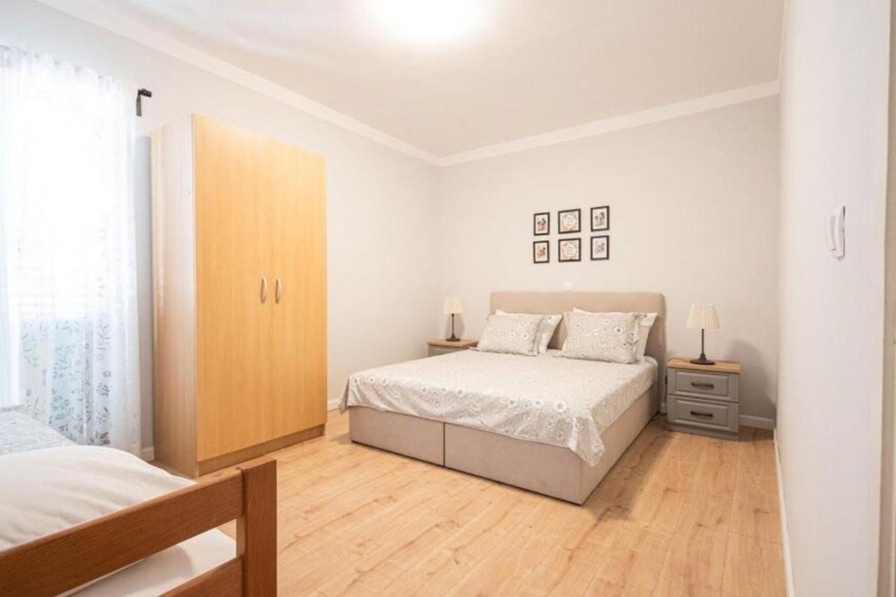 Apartments Mirko Seget Vranjica Bagian luar foto